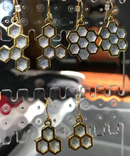 Load image into Gallery viewer, Molecule (gold) with glitter